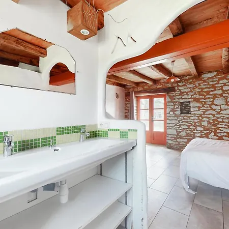 Holiday home 4 Bedroom Pet Friendly In Carlucet