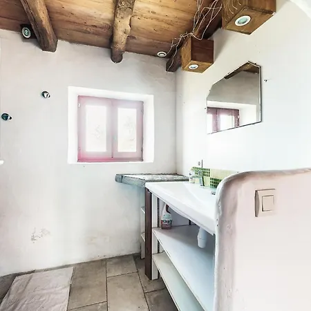 4 Bedroom Pet Friendly In Holiday home *