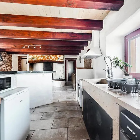 Дом отдыха 4 Bedroom Pet Friendly In