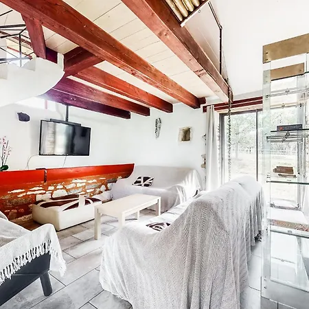 Дом отдыха 4 Bedroom Pet Friendly In *