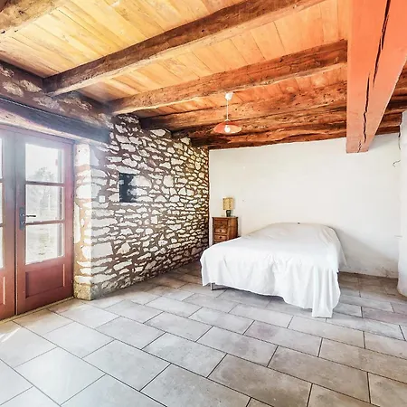 4 Bedroom Pet Friendly In *