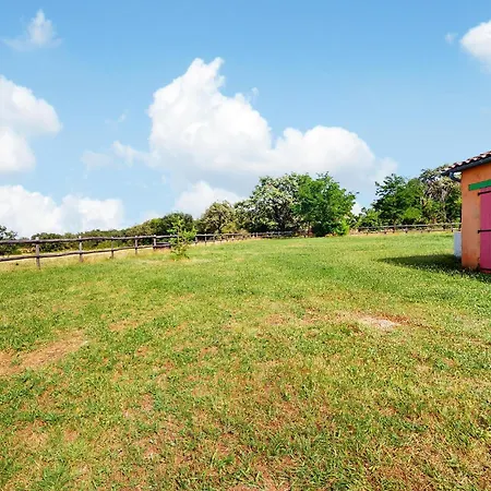 4 Bedroom Pet Friendly In Holiday home Carlucet